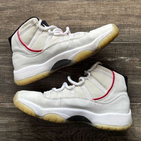 Jordan 11 retro platinum tint 7 8.5 - Picture 2 of 6